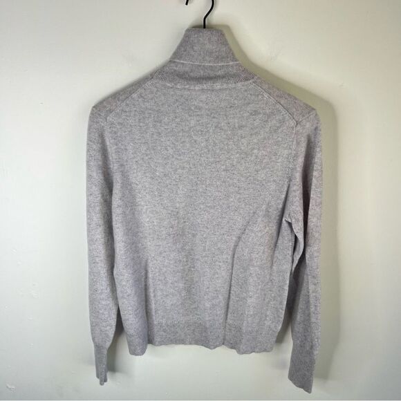 Gray Cashmere Turtleneck Sweater with Relaxed Fit size Large - Picture 7 of 8